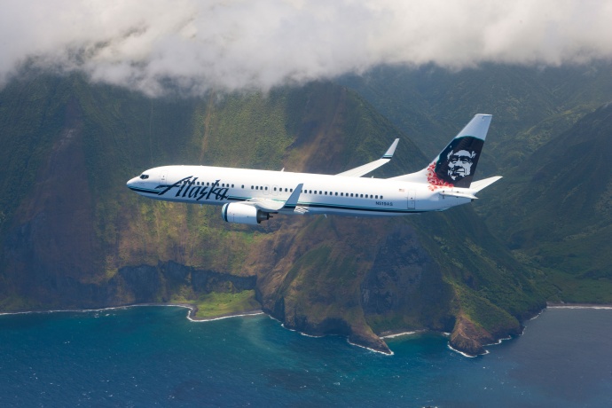 Alaska-Airlines-over-Molokai-cliffs.jpg